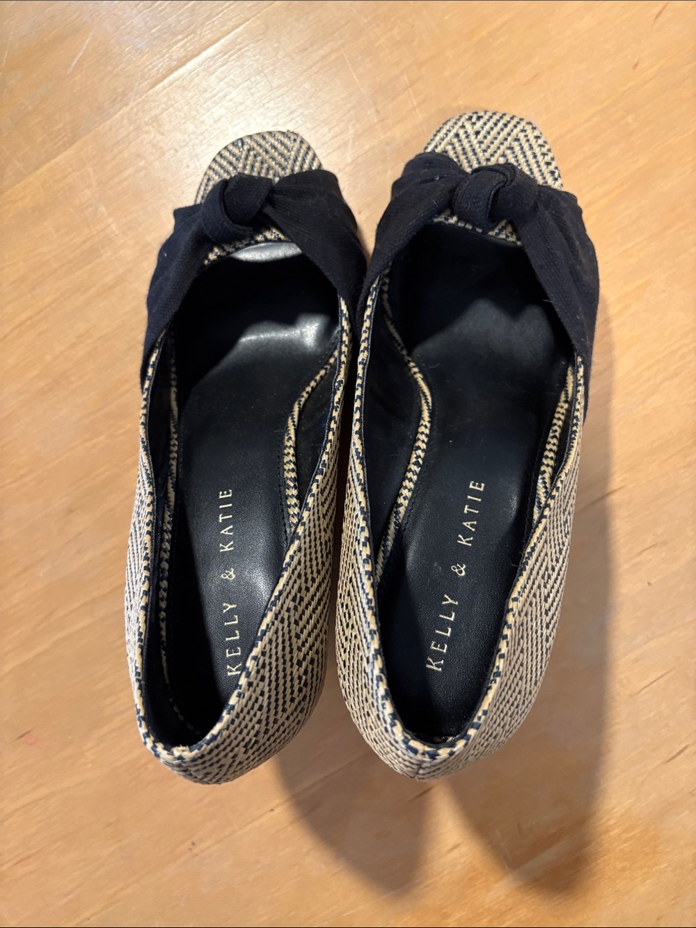 Kelly & Katie Black and Natural Woven Knot-Top Flats